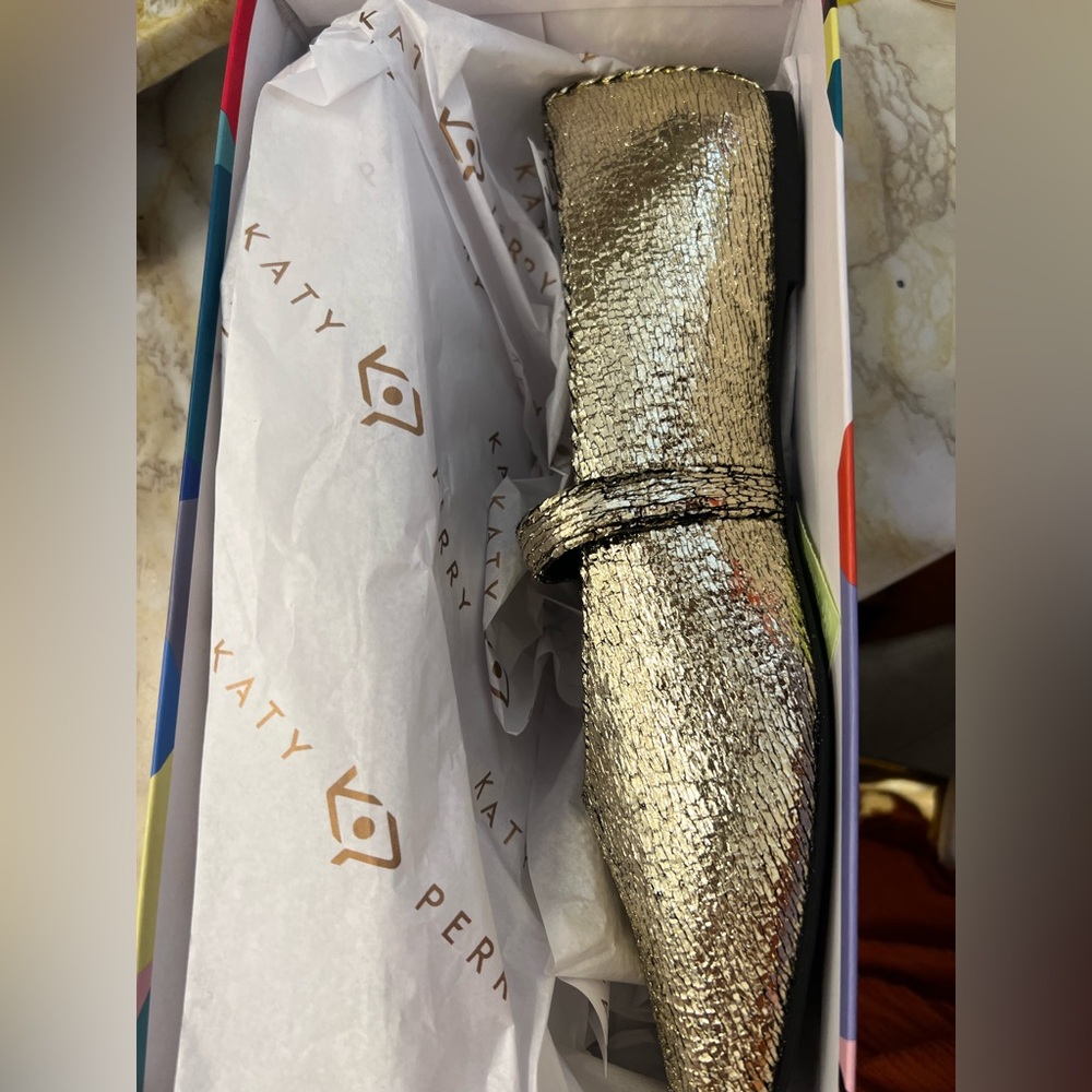 Katy Perry Collections Gold Flats - Picture 3 of 7